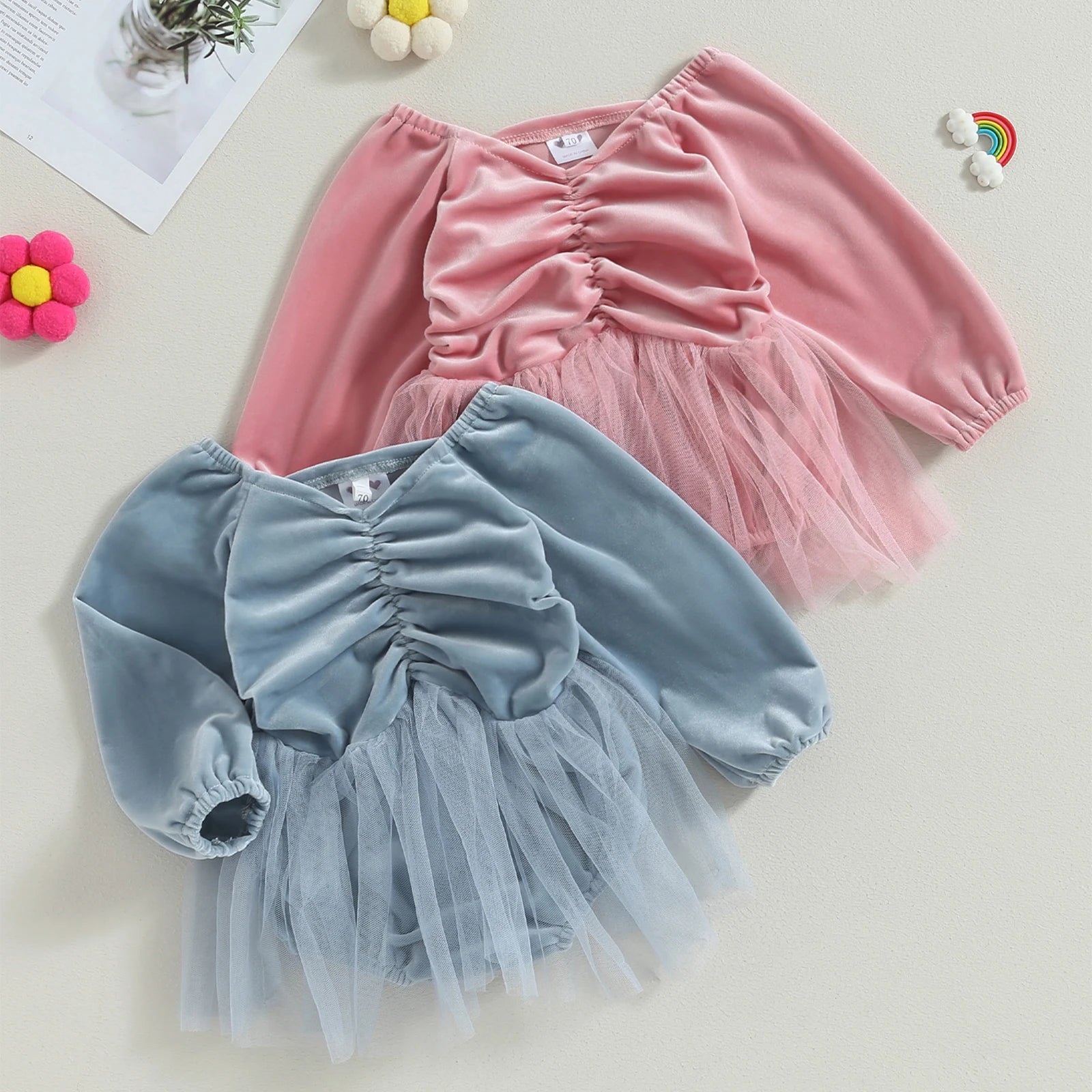 שמלת קטיפה עם טול חגיגי וכיווצים